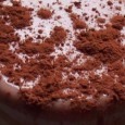 Budino cremoso al cioccolato Ingredienti 2 uova intere 100 gr zucchero 40 gr farina 20 gr cacao (scegliere una buona qualità) 500 ml acqua 1 cucchiaio abbondante di Rum Preparazione Unire le uova intere...